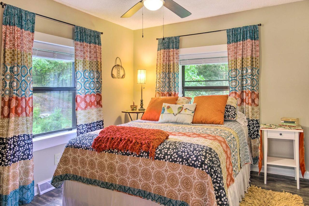 Shaw Creek Cottage With Fire Pit And Forest Views Hendersonville Εξωτερικό φωτογραφία